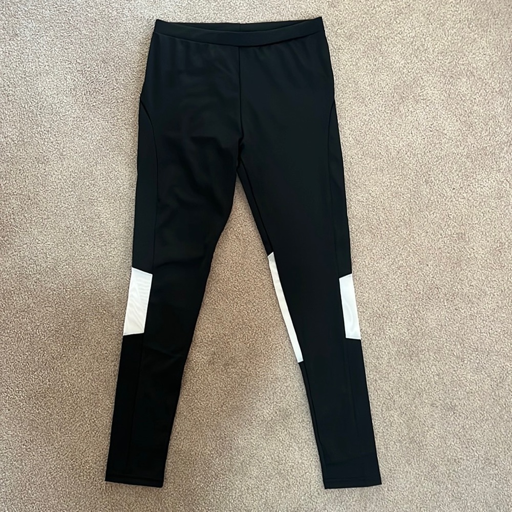 Fabric & Fabric Women’s Size Medium Black and White Leggings NWT